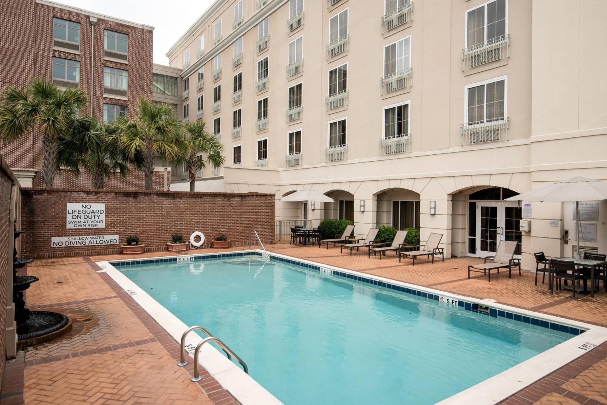 Courtyard By Marriott Charleston Historic District Hotel Exterior photo